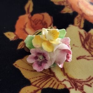 4/$20 🌟Lot of clip-on earrings mismatched.